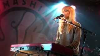 Lucy Rose - Nebraska (live at Wychwood festival - 31st May 15)