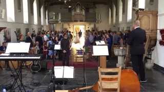 Download lagu Entree vader en bruid, entrance of the bride mp3