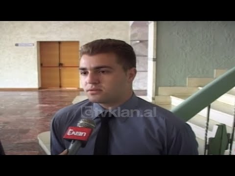 Te rinjte infermier kerkojne te largohen nga Shqiperia (6 Maj 2002)