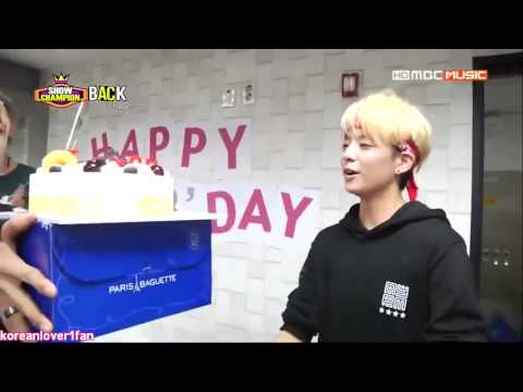 130914 HISTORY treats AMBER like a PRINCESS!♥