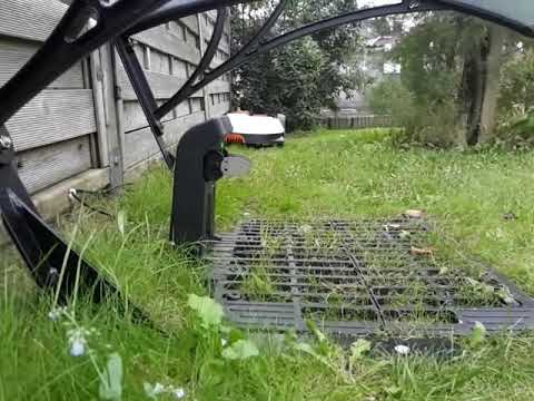 Worx Landroid S WR106Si beim Parkmanöver