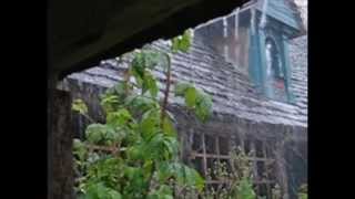 preview picture of video 'Hail at Snowshill Manor.'