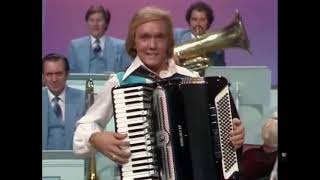 BEER BARREL POLKA ... LAWRENCE WELK TV SHOW (1981)