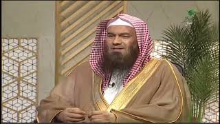 وجد دما يسيرا على ثوبه بعد تكبيرة الإحرام فماذا عليه؟ | الشيخ عبدالرحمن الودعان image