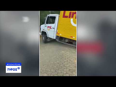 Caminhão invade casa em Rio Bananal