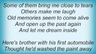 Judds - Old Pictures Lyrics