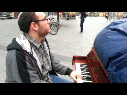 V'hi She'amda / V'zakeini medley at Liverpool One