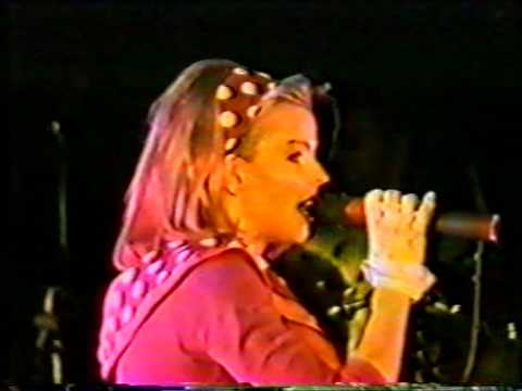 IVETA BARTOŠOVÁ-DÝM TI STOUPÁ DO OČÍ(1991)