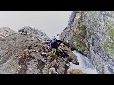 Winter mix climbing  M4 stena pod skokom