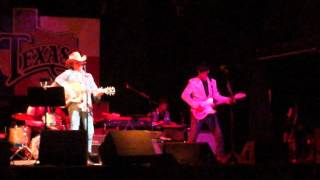 Dwight Yoakam- Love Caught Up To Me Live @ Billy Bob&#39;s 8-18-12