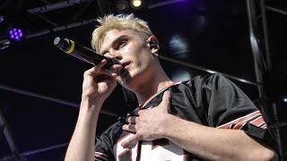 Incidente per Biondo, sulla sedia a rotelle al Pronto Soccorso_ le condizioni di salute del cantante