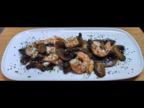 Champiñones con gambas al ajillo: Mushrooms with garlic shrimp.