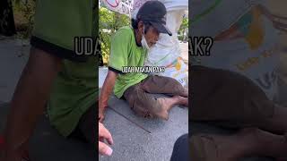 Download lagu IT FEEL SAD TO HEAR THIS FATHER'S LIFE STORY😭 #shorts mp3