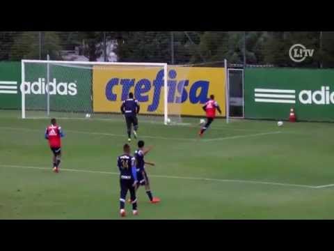 Maikon Leite faz golaço, mas perde gol após Jesus deixar goleiro no chão