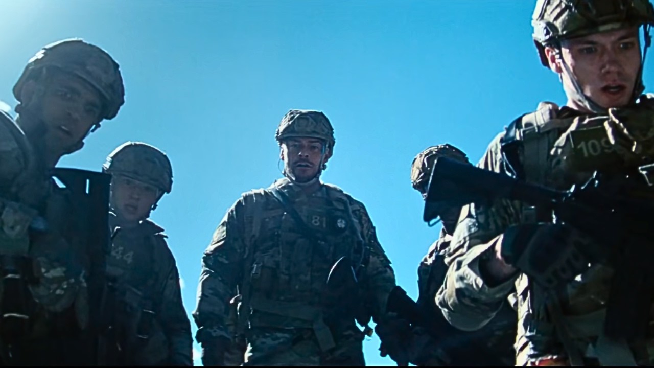 Soldiers v Alien Machine Scene - War Machine (2026) | Alan Ritchson