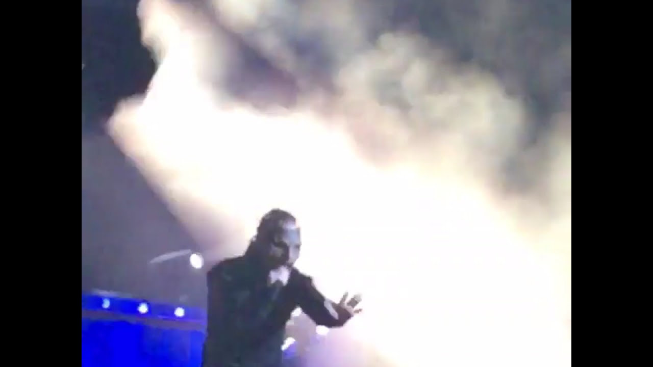 COREY TAYLOR KICKED SOMEONE OUT AT SLIPKNOT SHOW IN TORONTO 07/19/2016 - YouTube