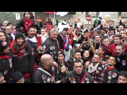 Mugnaia e Morte aranceri con foto di gruppo - Carnevale Ivrea 2016