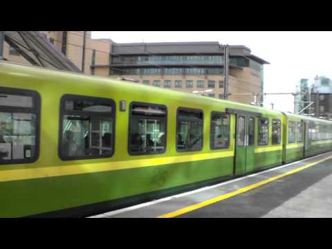 Grand Canal Dock, Dublin Area Rapid Transit (DART). Tren nr. 8332