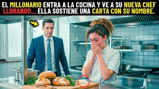 EL MILLONARIO ENTRA A LA COCINA Y VE A SU NUEVA CHEF LLORANDO… ELLA SOSTIENE UNA CARTA CON SU NOMBRE
