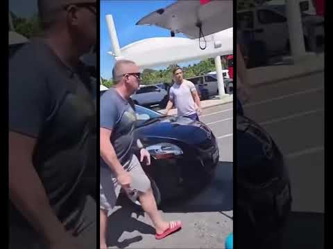 ¡Reprobable! Turista extranjero golpea a taxista en el aeropuerto de Cancún