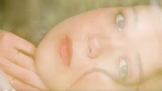 Songtext von Laufey - Haunted Text Musik-video-Miniaturansicht