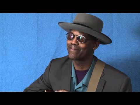 Eric Bibb begeisterte zum Auftakt der 24. Rother Bluestage