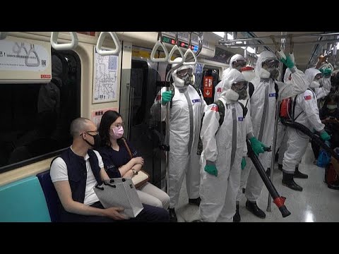 Nuova impennata di casi di Covid-19 a Taiwan: l'esercito disinfetta la metropolitana