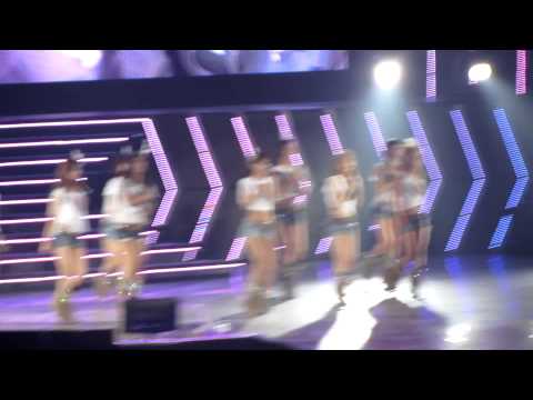 [HD] [FANCAM] 091211 SNSD SG CONCERT (INTO THE NEW WORLD)