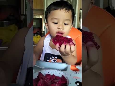 Eating Dragon Fruit  #eating #dragonfruit #kids #shorts #shortvideo
