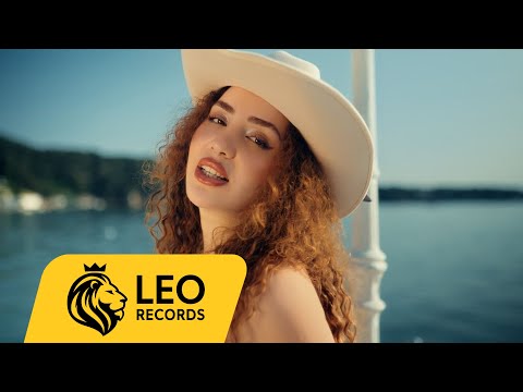 Rabia Tunçbilek - Yarı Çıplak