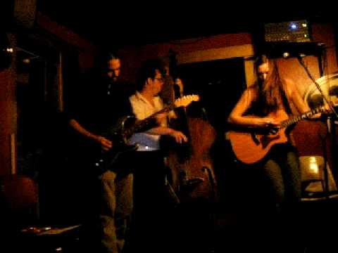 Margo Valiante, "Lay Me Down," live at Flipnotics, April 2009