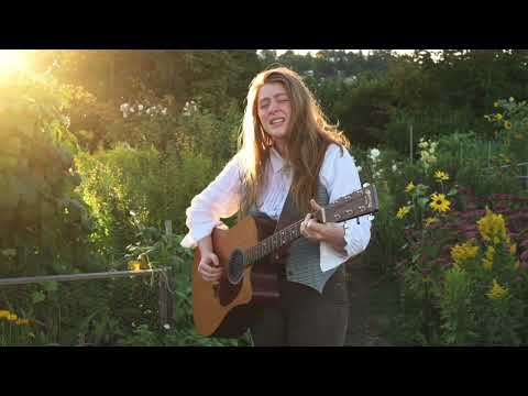 Zan Fiskum performs "Garden Thieves" for SPACE 101.1 FM's Transmissions