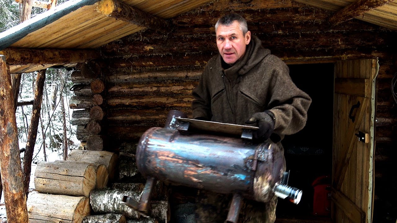 Проверяю капканы. Новая печь не прижилась в избе.
