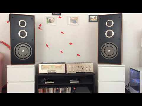 Listening Akai Speakers ST-400  (1972)