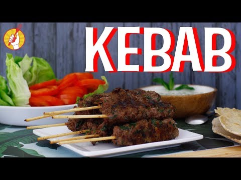 Kebab de carne con salsa de yogur árabe | Receta Fácil | Tenedor Libre