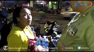 Satpol PP Kabupaten Pati Razia Penjual Miras, Pedagang Pingsan setelah Dagangannya Disita