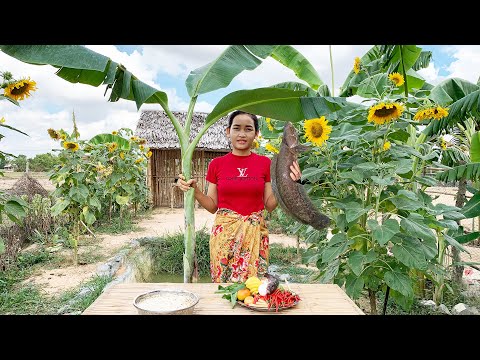 Village Chef : Cooking tasty fried fish with banana tree