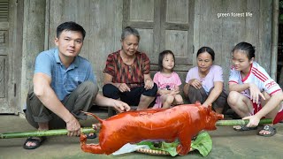 Roast a wild boar for food and enjoy together. Robert | Green forest life