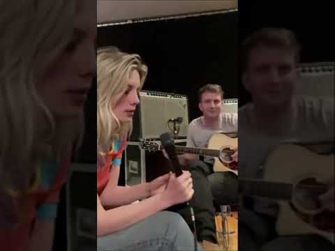 Wolf Alice - The Last Man On The Earth (live/acoustic)