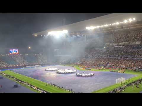 Música introdutória da final da Liga dos Campeões da UEFA, no Estádio Olímpico Ataturk, em Istambul, Turquia.