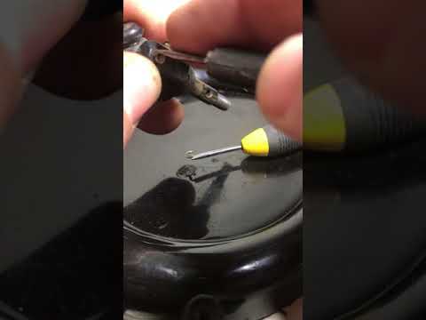 Traxxas e clip remove and replace !