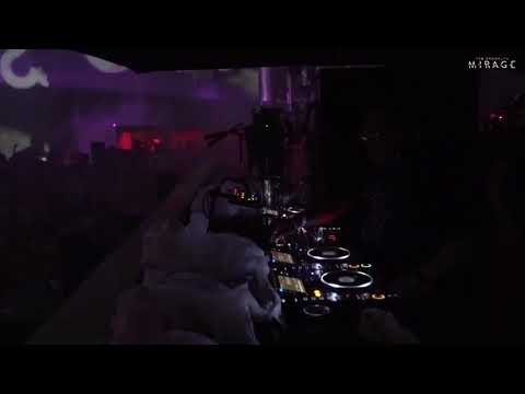 Carl Cox playing Vikthor - Somewhere Rain at @ The Brooklyn Mirage
