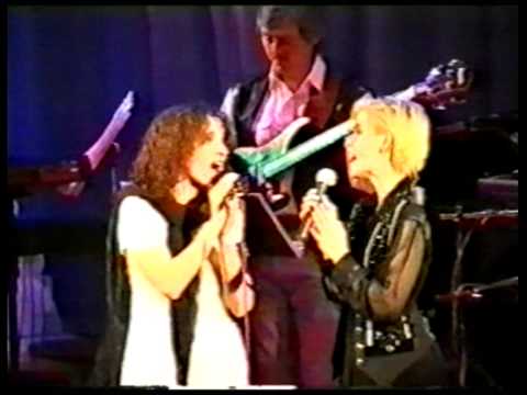 Iveta+Ivana Bartošovy- S LÁSKOU (LIVE)