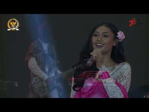 Penampilan Wonderland Indonesia oleh Alffy Rev dan Novia Bachmid