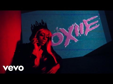 MoXiiE - Dancing In Dirt