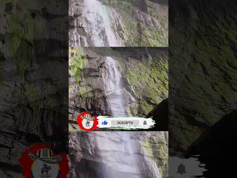 Bosques con cascadas y cuevas encantadas en el peñón Santander Colombia