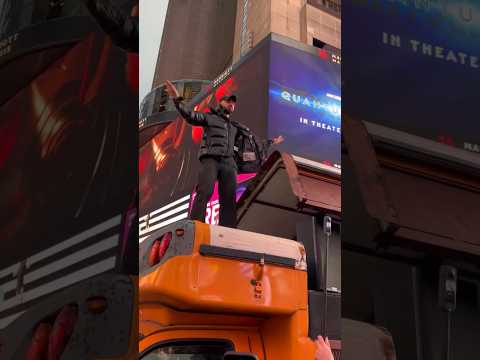 when Fred Again, Four Tet & Skrillex shutting down Times Square 🚧 #skrillex #shorts #fredagain