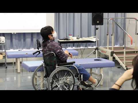 【理学療法学専攻】授業の様子（ADL実習／車椅子への移乗②）＿大阪保健医療大学