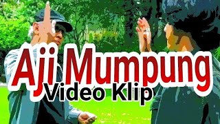 Download lagu AJI MUMPUNG [] VIDEO KLIP [] - IWAN FALS FEAT UBAY 'NIDJI' mp3