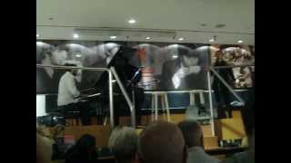 Irene Grandi e Stefano Bollani - Olhos nos Olhos-Occhi negli occhi (Feltrinelli Milano 24-10-2012)